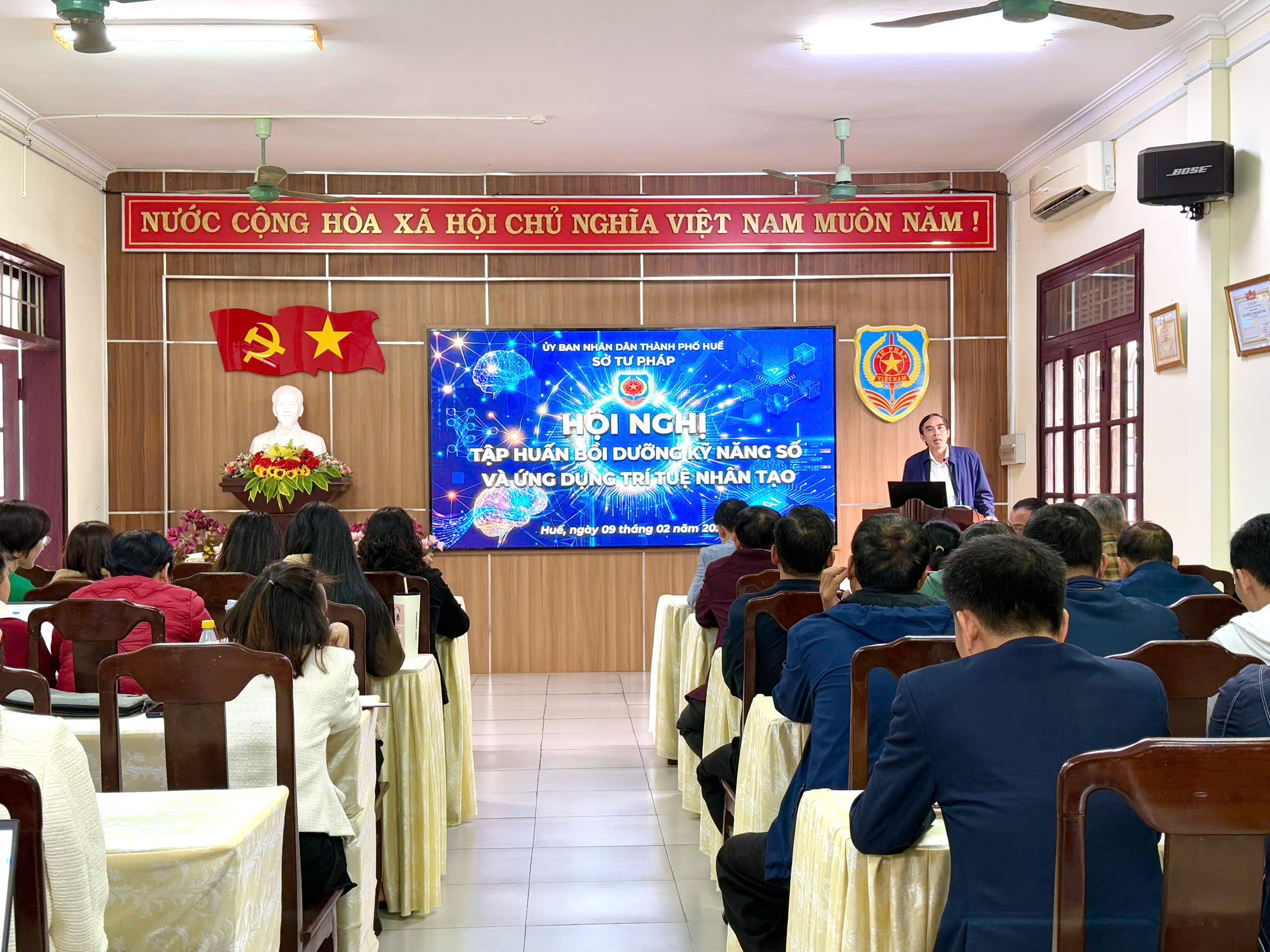 Sở Tư pháp thành phố Huế tổ chức tập huấn nâng cao kỹ năng số và ứng dụng trí tuệ nhân tạo trong lĩnh vực tư pháp